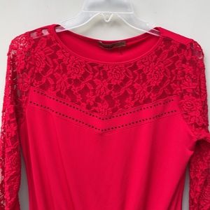 EUC Red Belldini 3/4 sleeve Lace Blouse w/ Black rivet detail Cinched Waist